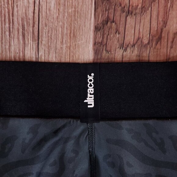 Ultracor Womens Size XS Black Gray Animal Print Leggings - Picture 7 of 13